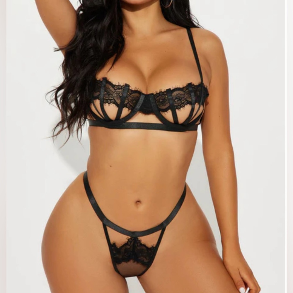 2 piece Lace cut out set Black Size L NWT